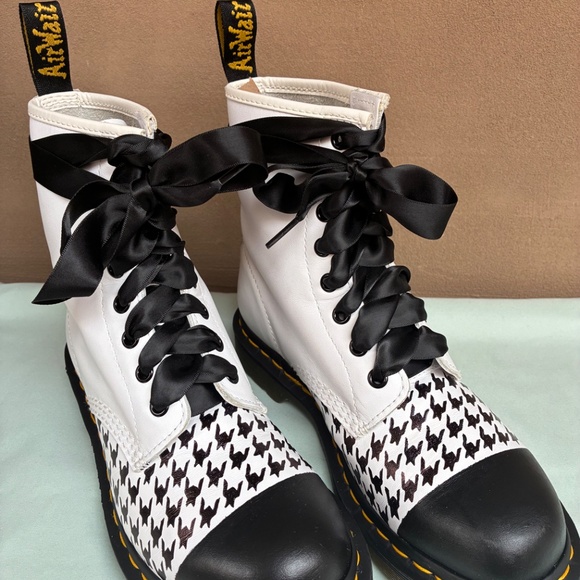 PUNK ROCK GIRL: Custom Doc Martens, size 7W - Picture 2 of 7